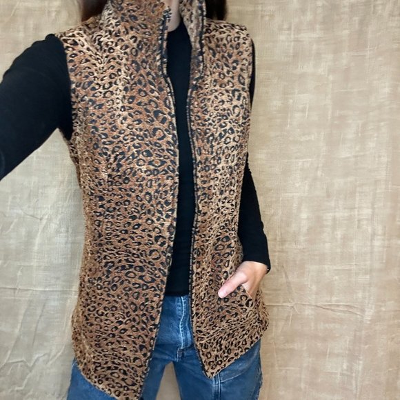Leopard Zip Up Vest - Picture 2 of 4